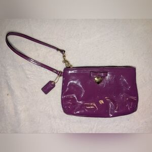 Embossed COACH Iris Purple Liquid Gloss Patent Leather Bow Heart Wristlet
